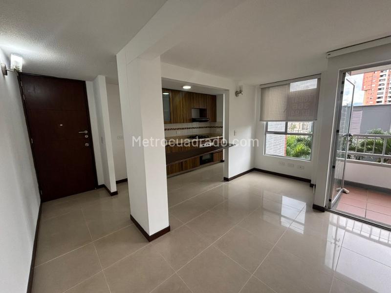 Apartamento de 3 Alcobas con Estudio en El Poblado