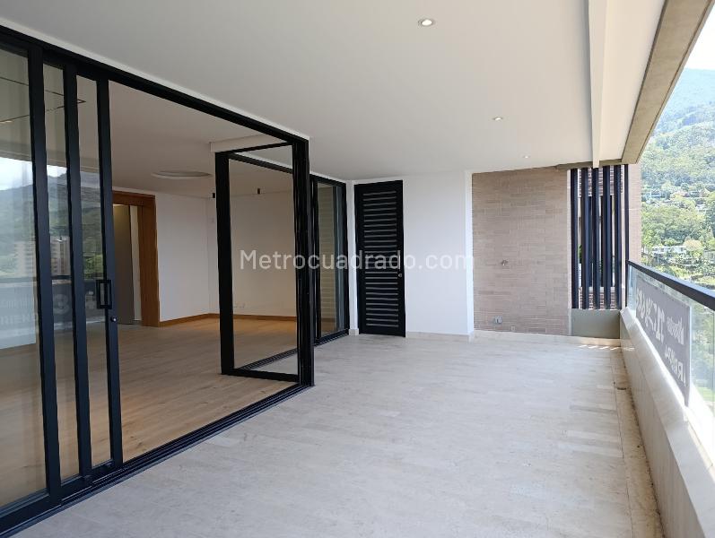 Brand New 3BR Apartment in La Calera - 2