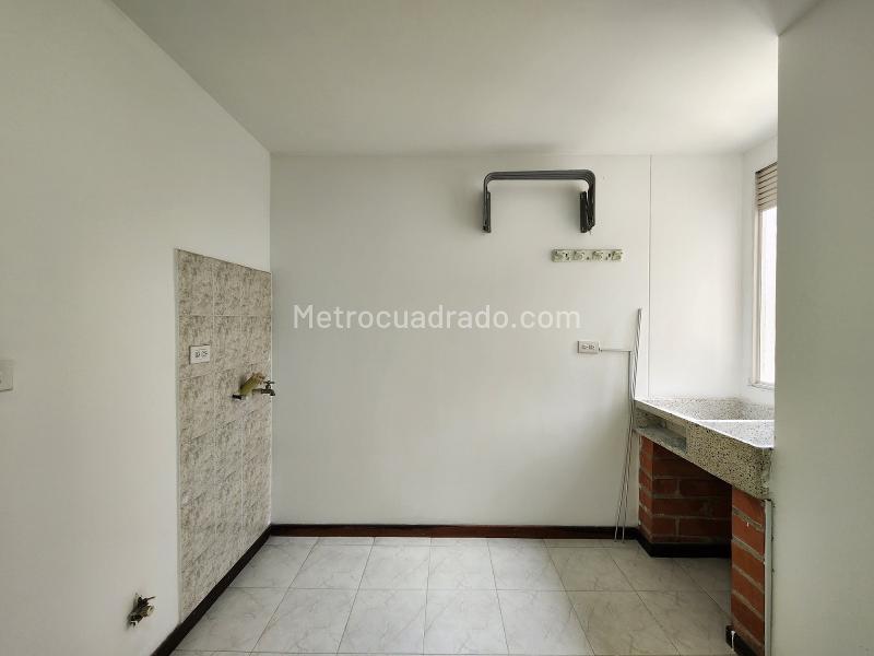 Apartamento de 2 Alcobas en Loma del Indio, Muy Vivible - 2