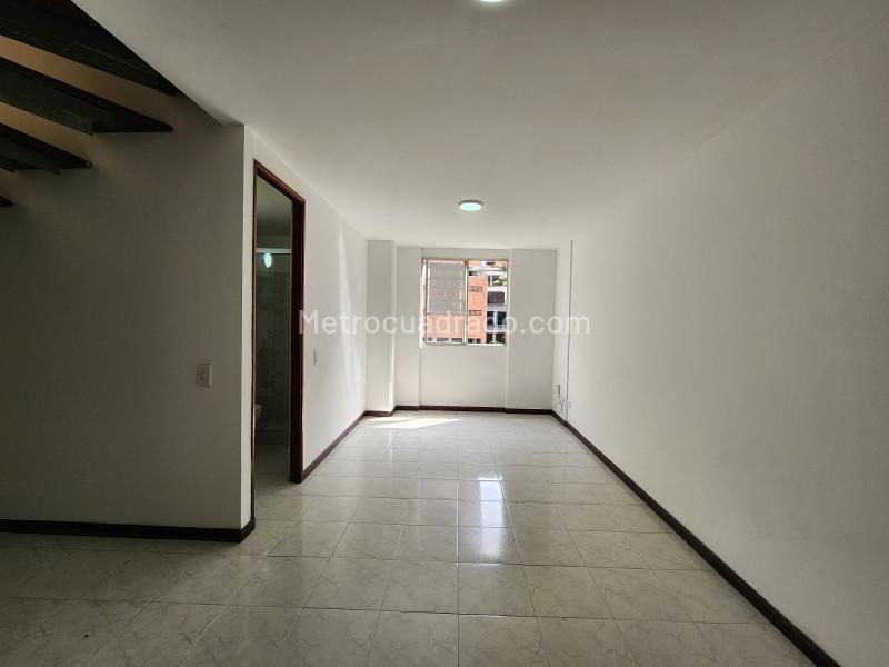 Apartamento de 2 Alcobas en Loma del Indio, Muy Vivible - 3