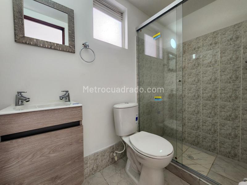 Apartamento de 2 Alcobas en Loma del Indio, Muy Vivible - 4