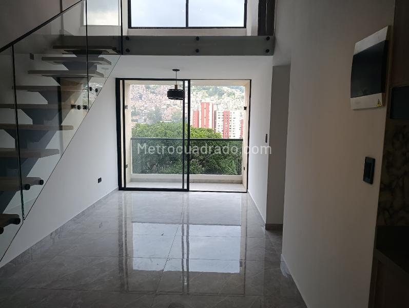 Spacious 4BR Duplex Apartment in Buenos Aires - 2