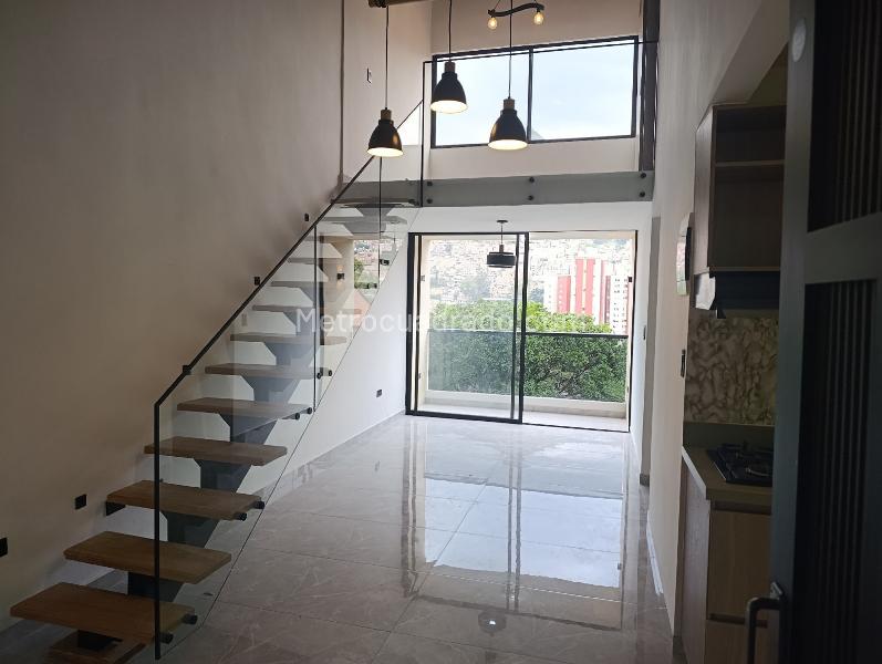 Spacious 4BR Duplex Apartment in Buenos Aires - 3