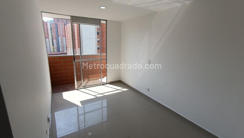 3BR Apartment with Private Parking in Robledo