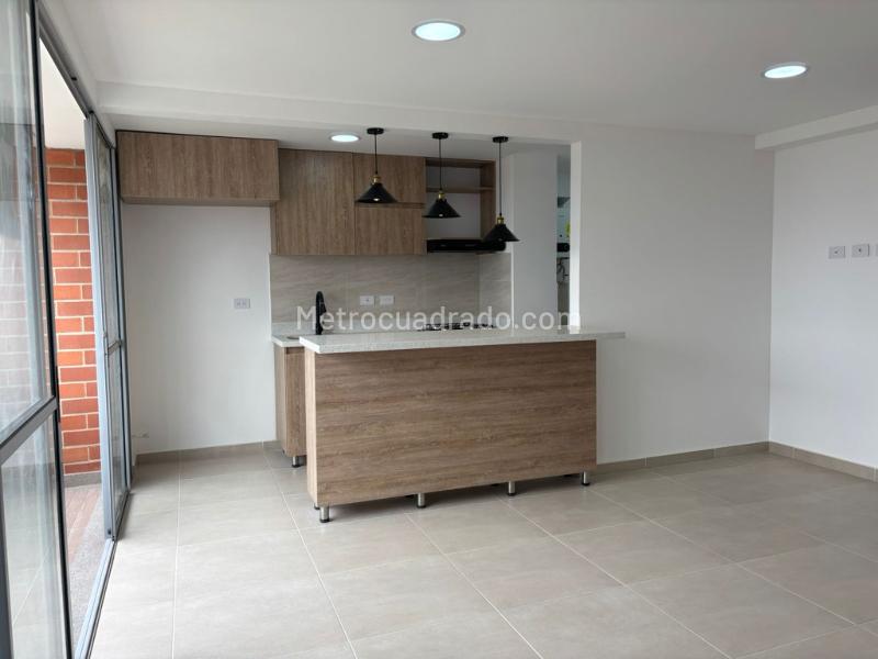 Apartamento de 2 Habitaciones y 2 Baños en Centro - 2