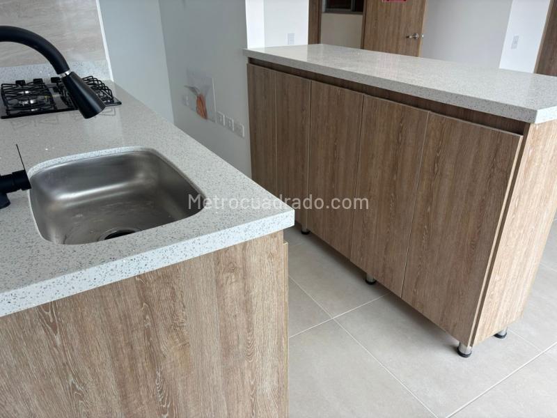 Apartamento de 2 Habitaciones y 2 Baños en Centro - 3