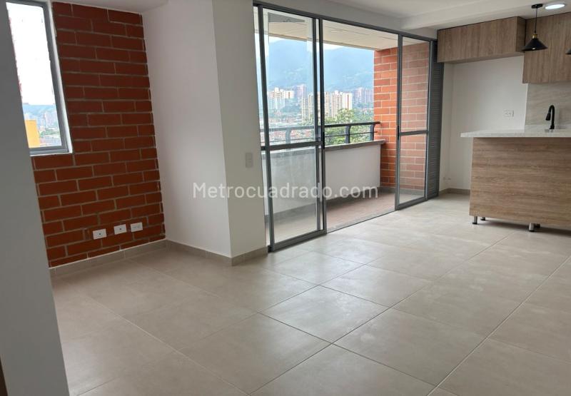 Apartamento de 2 Habitaciones y 2 Baños en Centro - 4