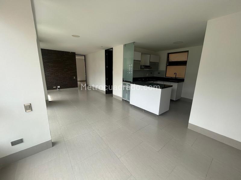 2BR Apartment in Altos Del Poblado (72 m²)