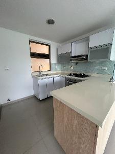 Apartamento de 3 alcobas en arriendo en Altos Del Poblado, Medellín, 85 m² · foto 14 de 16