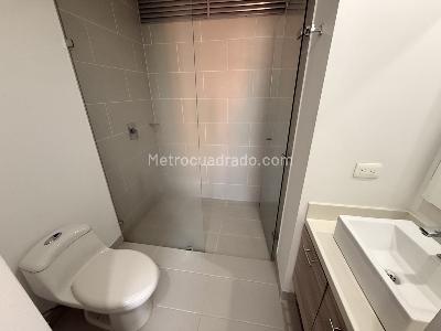 Apartamento de 2 alcobas en arriendo en Castropol, Medellín, 92 m² · foto 9 de 12