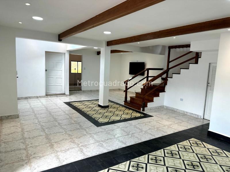 3BR House in Santa Elena (250 m²)