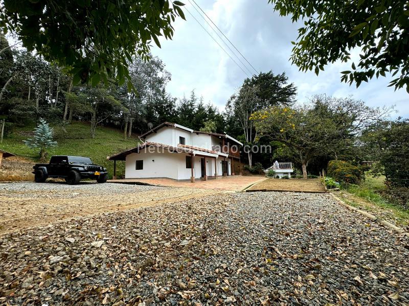 3BR House in Santa Elena (250 m²) - 2