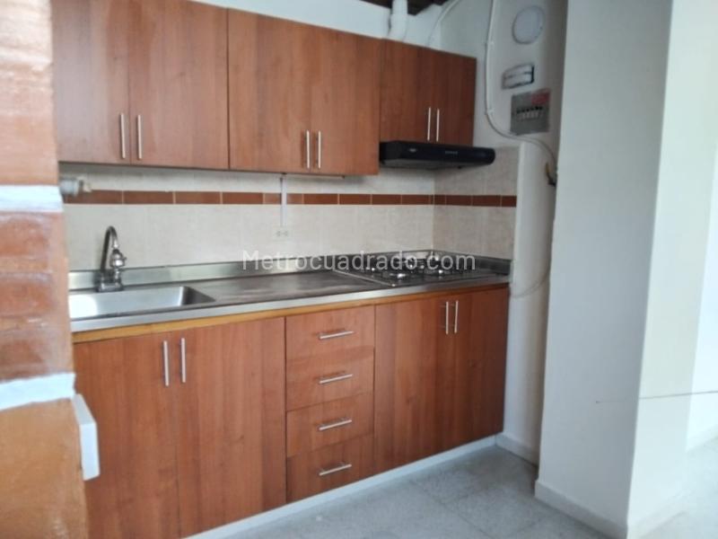 Acogedor Apartamento de 2 Alcobas en Los Naranjos, Itagüí - 3
