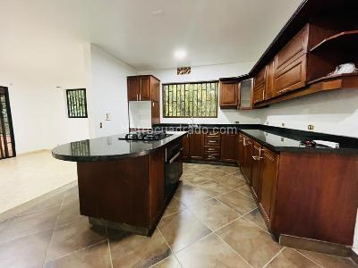 Casa de 4 alcobas en venta en El Salado, Envigado, 430 m² · foto 3 de 20