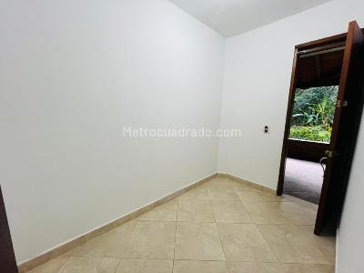 Casa de 4 alcobas en venta en El Salado, Envigado, 430 m² · foto 8 de 20