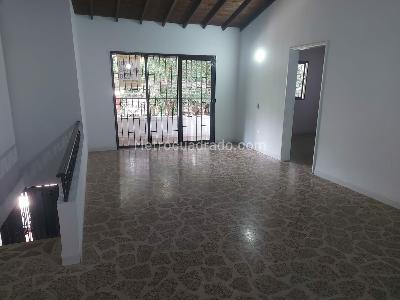 Casa de 5 alcobas en arriendo en Belen Malibu, Medellín, 220 m² · foto 15 de 20