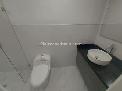 Casa de 5 alcobas en arriendo en Belen Malibu, Medellín, 220 m² · foto 6 de 20