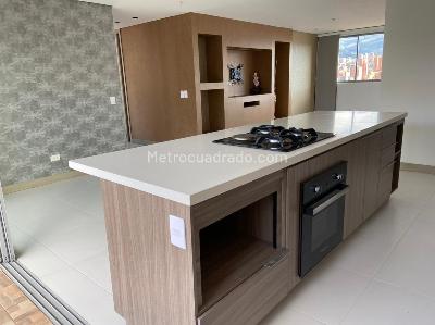Apartamento en arriendo en Castropol, Medellín · foto 13 de 15