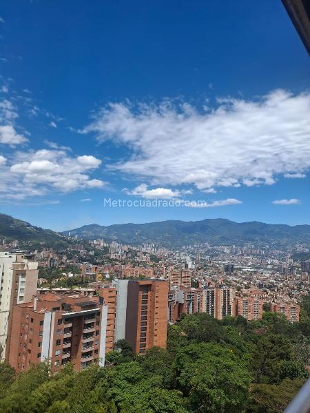 3BR Apartment in Loma Del Esmeraldal (200 m²)