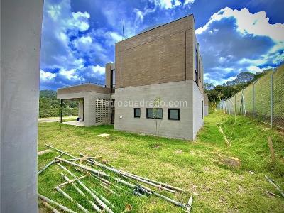 Casa de 4 alcobas en venta en Loma Del Escobero, Envigado, 627 m² · foto 14 de 20
