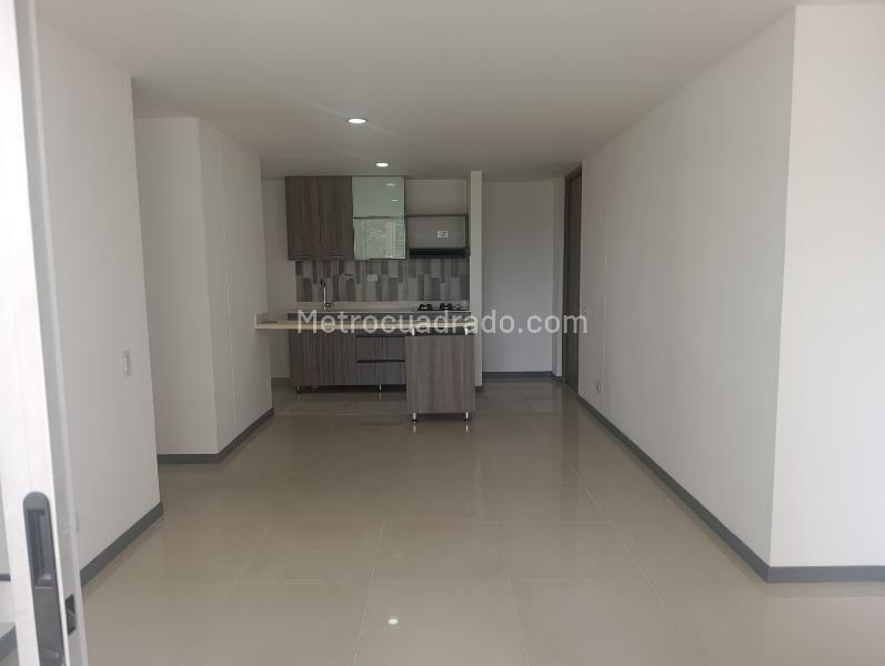 3BR Apartment in Loma Del Esmeraldal (79 m²) - 3