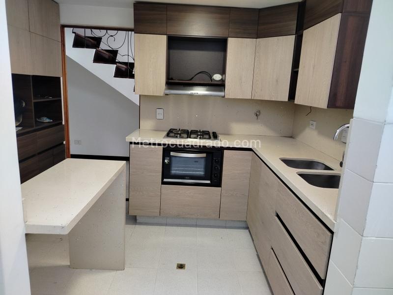 4BR House in Loma De Las Brujas (220 m²)