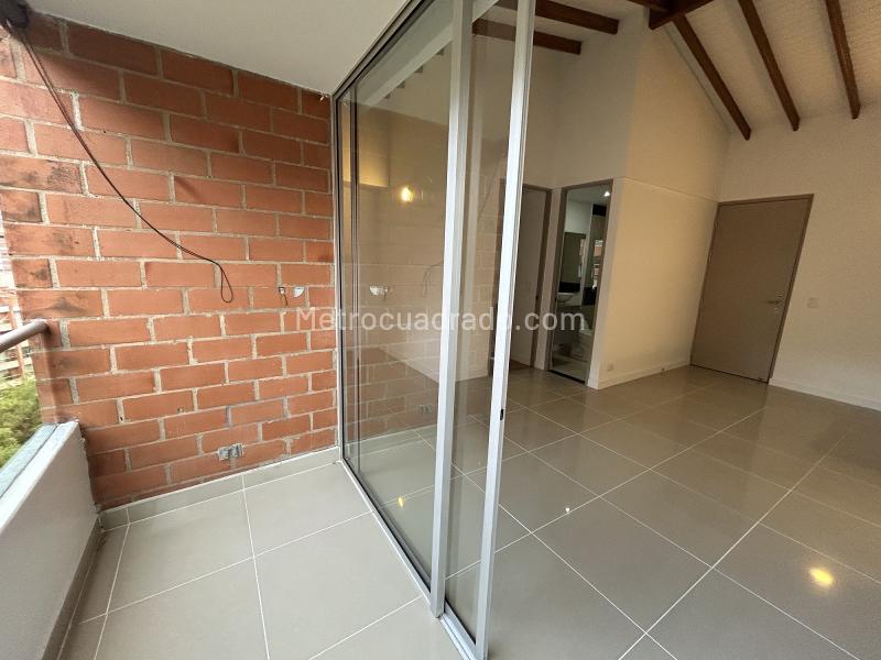 1BR Apartment in Loma Del Esmeraldal (73 m²) - 4