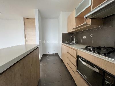 Apartamento en arriendo en Loma Del Esmeraldal, Envigado · foto 3 de 15