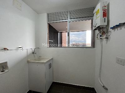 Apartamento en arriendo en Loma Del Esmeraldal, Envigado · foto 15 de 15
