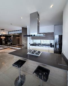 Apartamento de 3 alcobas en arriendo en El Poblado, Medellín, 130 m² · foto 3 de 10