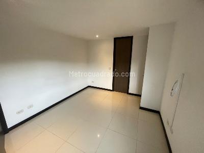 Apartamento de 3 alcobas en venta en San Jose, Sabaneta, 85 m² · foto 12 de 20