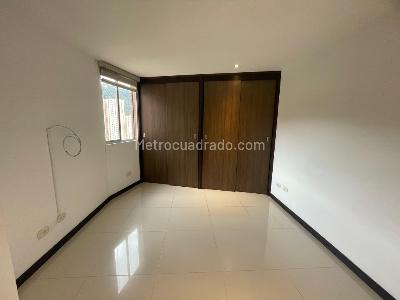 Apartamento de 3 alcobas en venta en San Jose, Sabaneta, 85 m² · foto 13 de 20
