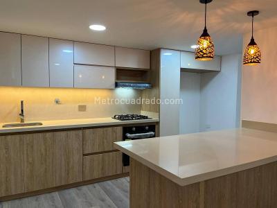 Apartamento de 2 alcobas en arriendo en Jardines, Envigado, 85 m² · foto 3 de 12