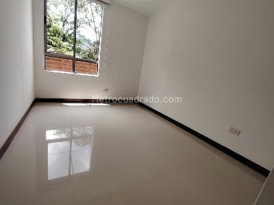 Apartamento en arriendo en Loma Del Escobero, Envigado · foto 13 de 20