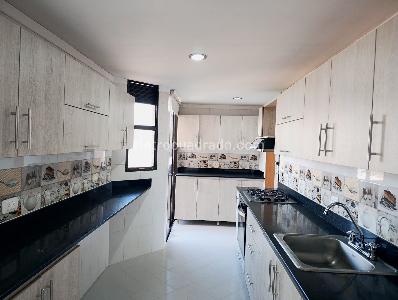 Apartamento de 4 alcobas en arriendo en Los Balsos, Medellín, 180 m² · foto 15 de 19