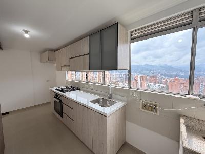 Apartamento de 3 alcobas en arriendo en Los Balsos, Medellín, 140 m² · foto 2 de 18
