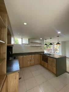 Casa de 5 alcobas en arriendo en Los Balsos, Medellín, 407 m² · foto 2 de 20