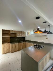 Casa de 5 alcobas en arriendo en Los Balsos, Medellín, 407 m² · foto 3 de 20