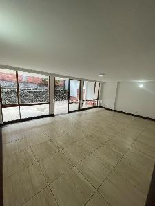 Casa de 5 alcobas en arriendo en Los Balsos, Medellín, 407 m² · foto 6 de 20