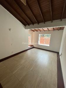 Casa de 5 alcobas en arriendo en Los Balsos, Medellín, 407 m² · foto 15 de 20