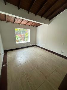 Casa de 5 alcobas en arriendo en Los Balsos, Medellín, 407 m² · foto 16 de 20