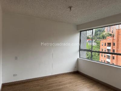 Apartamento de 2 alcobas en arriendo en San Julian, Medellín, 105 m² · foto 13 de 19