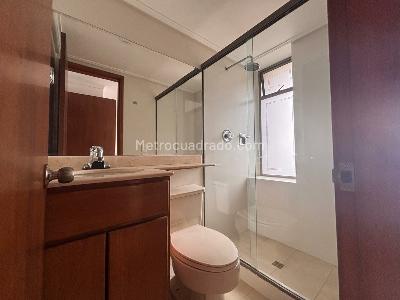 Apartamento de 4 alcobas en arriendo en Loma De Los Parra, Medellín, 213 m² · foto 10 de 14