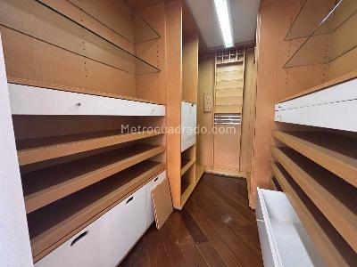 Apartamento de 4 alcobas en arriendo en Loma De Los Parra, Medellín, 213 m² · foto 12 de 14