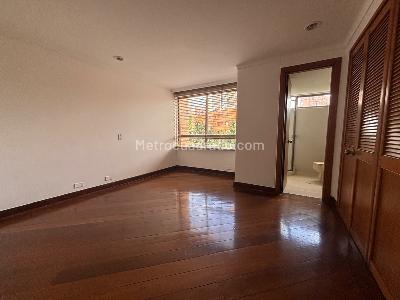 Apartamento de 4 alcobas en arriendo en Loma De Los Parra, Medellín, 213 m² · foto 13 de 14