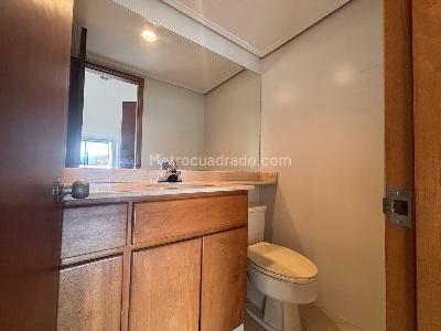 Apartamento de 4 alcobas en arriendo en Loma De Los Parra, Medellín, 213 m² · foto 7 de 14