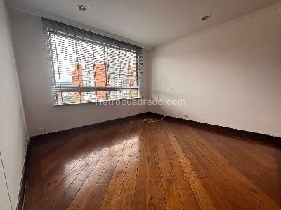 Apartamento de 4 alcobas en arriendo en Loma De Los Parra, Medellín, 213 m² · foto 8 de 14