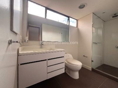 Apartamento de 4 alcobas en arriendo en Loma De Los Parra, Medellín, 213 m² · foto 9 de 14