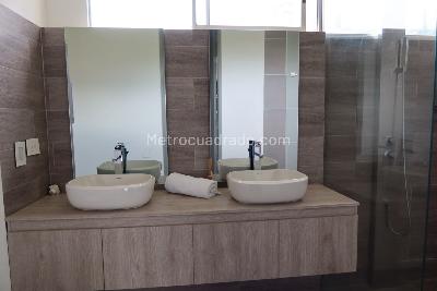 Apartamento de 4 alcobas en arriendo en El Tesoro, Medellín, 250 m² · foto 13 de 16