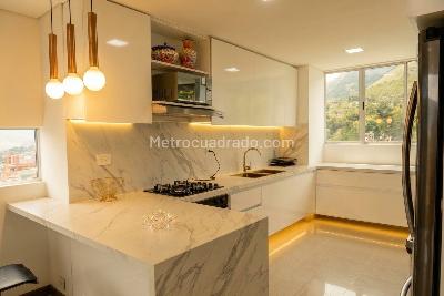 Apartamento de 4 alcobas en arriendo en El Tesoro, Medellín, 250 m² · foto 4 de 16